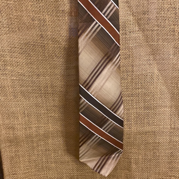 70s VINTAGE HOST BRAND BROWN PLAID TIE - Picture 2 of 4